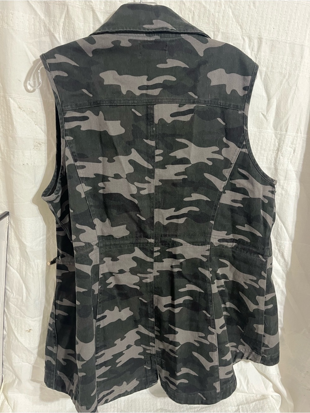 Duffield Lane Black & Gray Camouflage Utility Vest - Picture 5 of 5